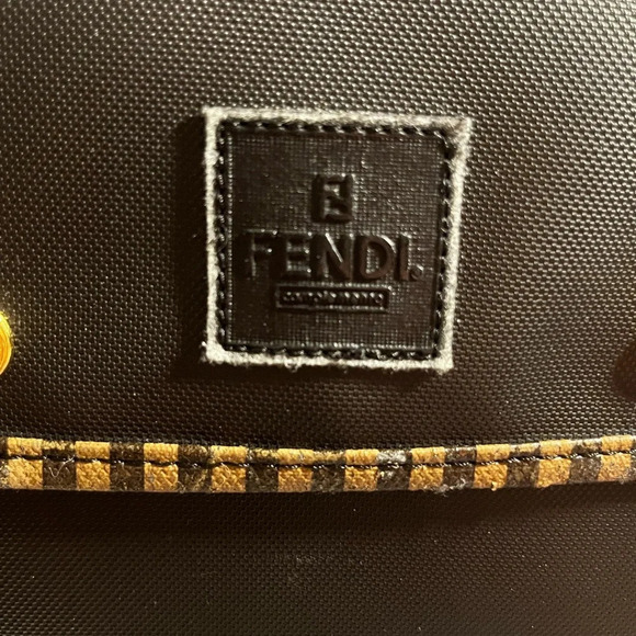 ❤️ Vintage Fendi toiletry/makeup bag, callouts as shown. - Picture 2 of 13